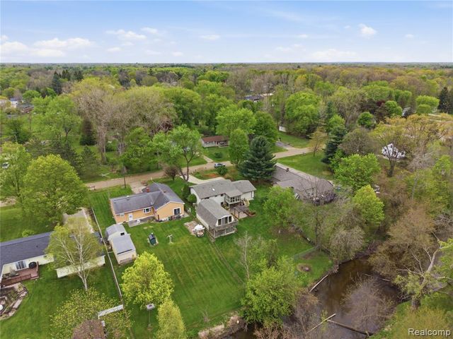2465 Egelston Avenue, Burton, MI 48509