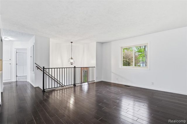 2465 Egelston Avenue, Burton, MI 48509