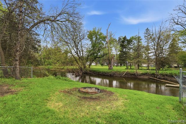 2465 Egelston Avenue, Burton, MI 48509