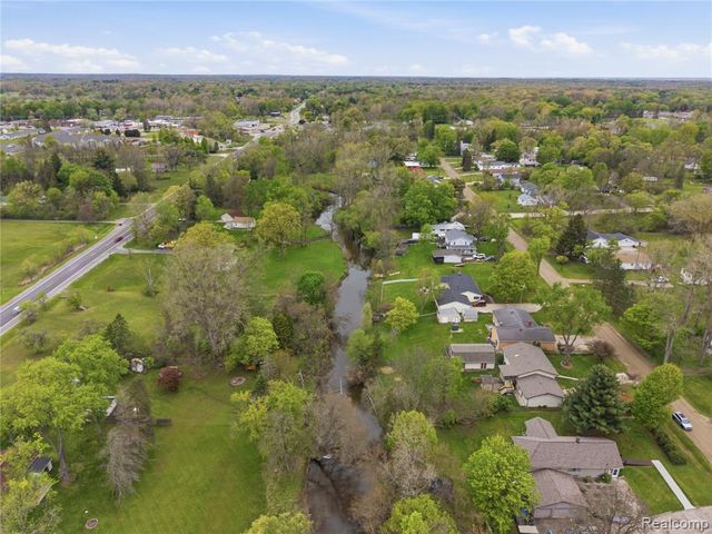 2465 Egelston Avenue, Burton, MI 48509