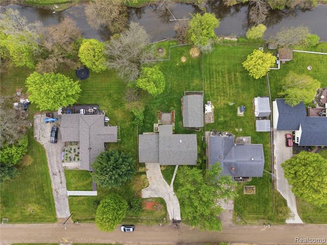 2465 Egelston Avenue, Burton, MI 48509