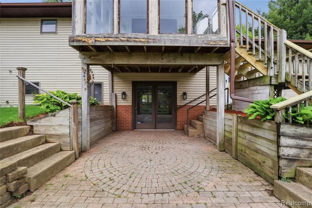 2465 Egelston Avenue, Burton, MI 48509