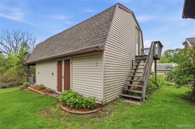 2465 Egelston Avenue, Burton, MI 48509