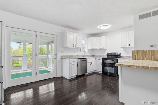 2465 Egelston Avenue, Burton, MI 48509