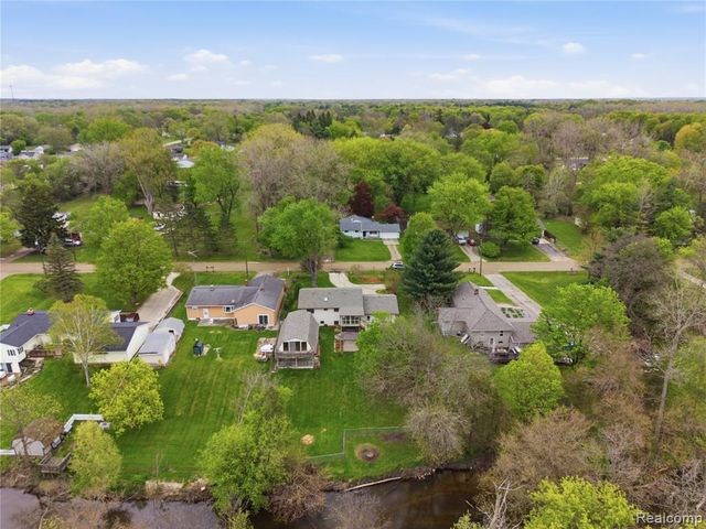2465 Egelston Avenue, Burton, MI 48509