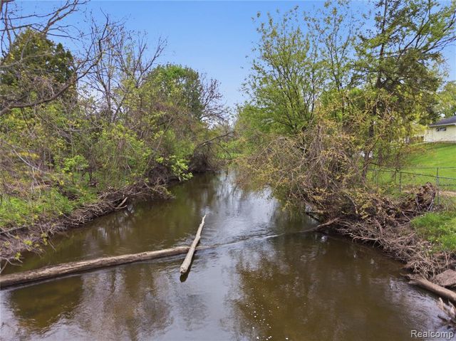2465 Egelston Avenue, Burton, MI 48509