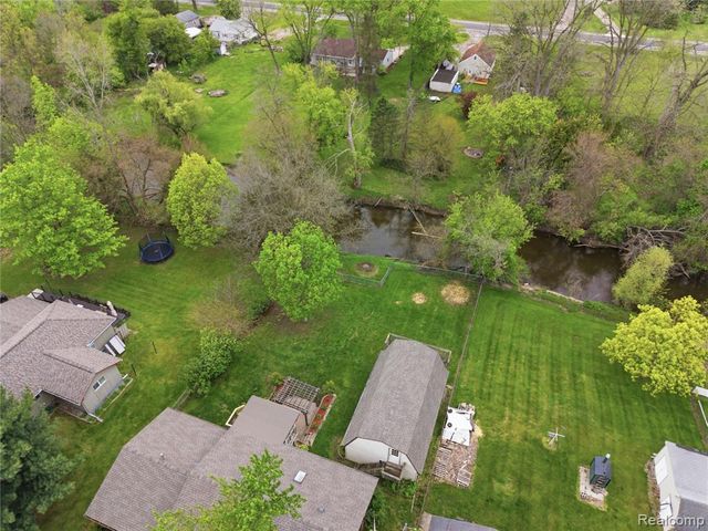 2465 Egelston Avenue, Burton, MI 48509