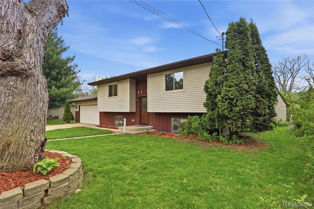 2465 Egelston Avenue, Burton, MI 48509