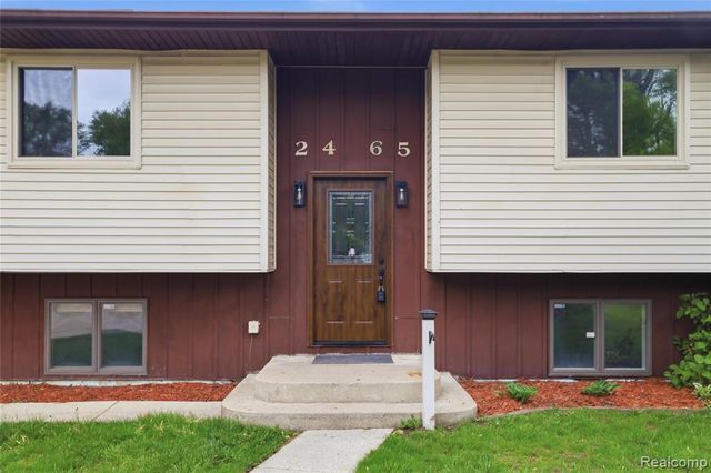 2465 Egelston Avenue, Burton, MI 48509