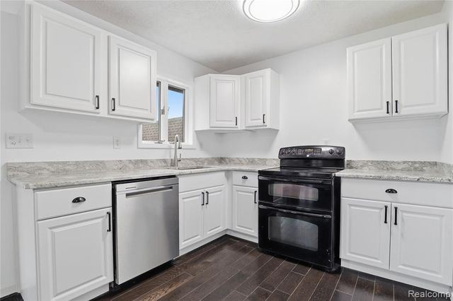 2465 Egelston Avenue, Burton, MI 48509