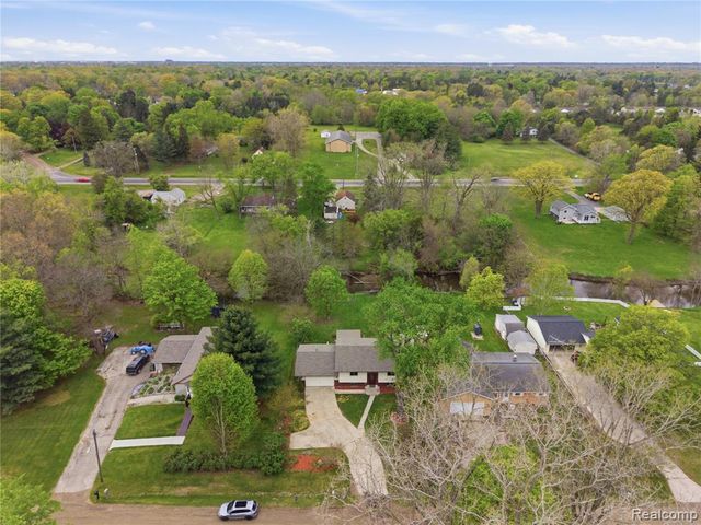 2465 Egelston Avenue, Burton, MI 48509