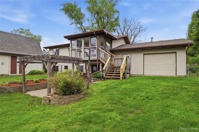 2465 Egelston Avenue, Burton, MI 48509