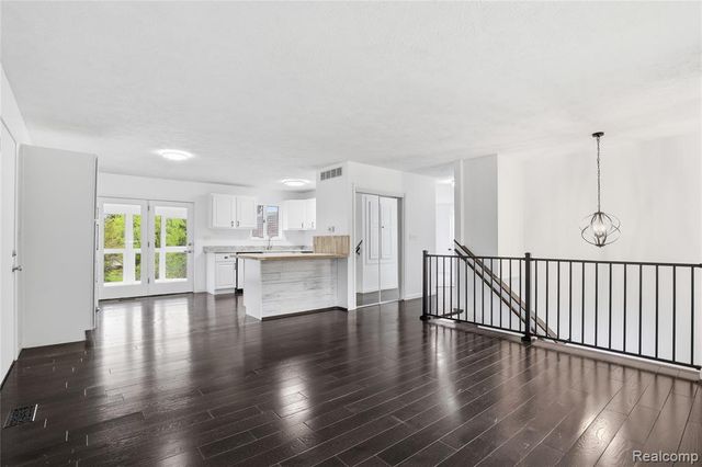 2465 Egelston Avenue, Burton, MI 48509