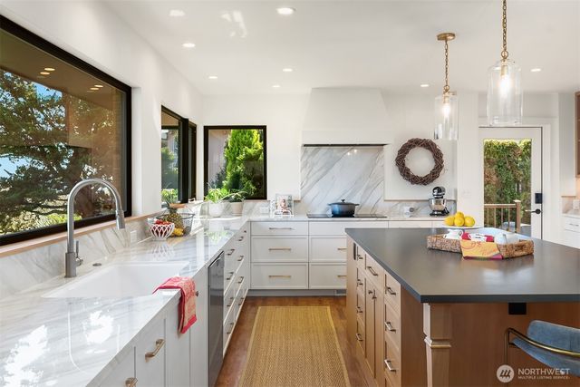 7315 51st Avenue NE, Seattle, WA 98115