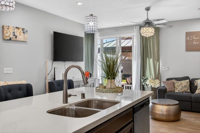 4144 Sir Barton Dr, Olivehurst, CA 95961