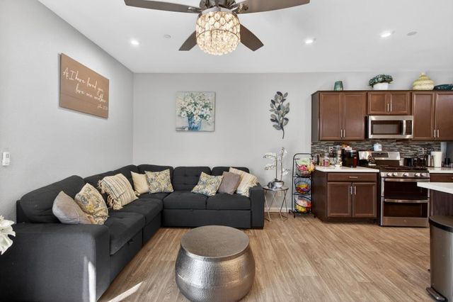 4144 Sir Barton Dr, Olivehurst, CA 95961