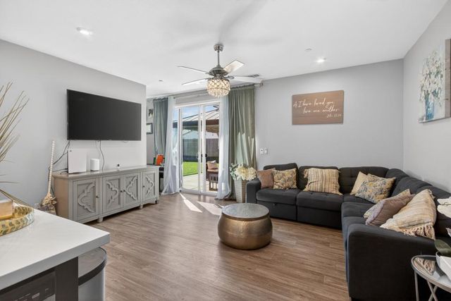 4144 Sir Barton Dr, Olivehurst, CA 95961