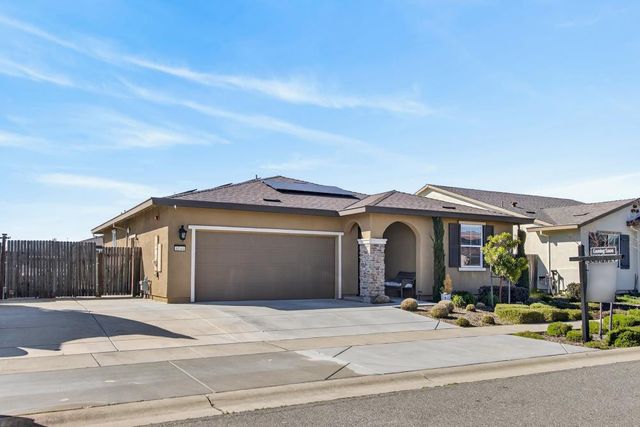 4144 Sir Barton Dr, Olivehurst, CA 95961