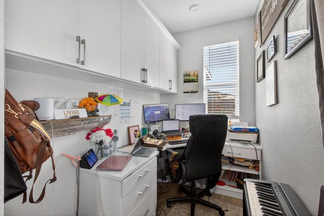 4144 Sir Barton Dr, Olivehurst, CA 95961