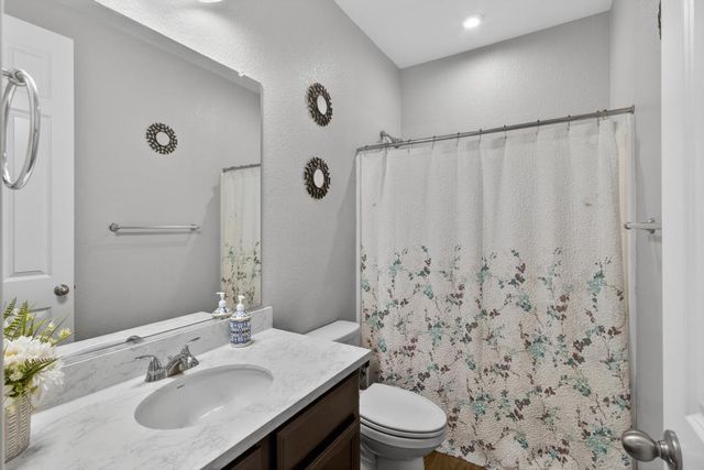 4144 Sir Barton Dr, Olivehurst, CA 95961