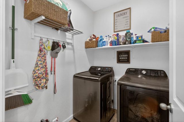 4144 Sir Barton Dr, Olivehurst, CA 95961