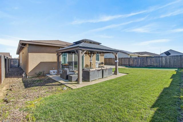 4144 Sir Barton Dr, Olivehurst, CA 95961