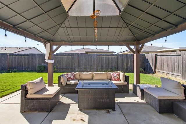 4144 Sir Barton Dr, Olivehurst, CA 95961