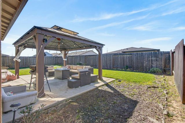 4144 Sir Barton Dr, Olivehurst, CA 95961