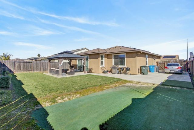 4144 Sir Barton Dr, Olivehurst, CA 95961