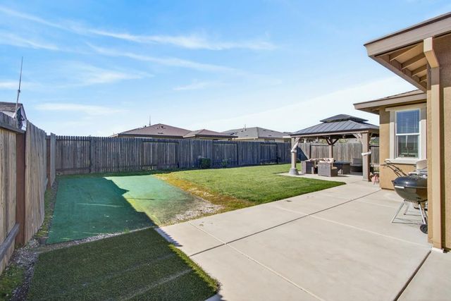 4144 Sir Barton Dr, Olivehurst, CA 95961