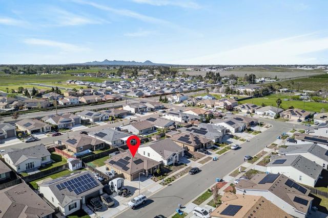 4144 Sir Barton Dr, Olivehurst, CA 95961