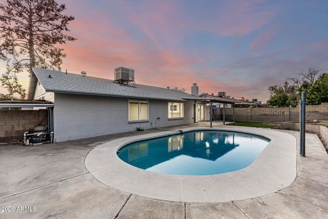 8521 N 53RD Drive, Glendale, AZ 85302