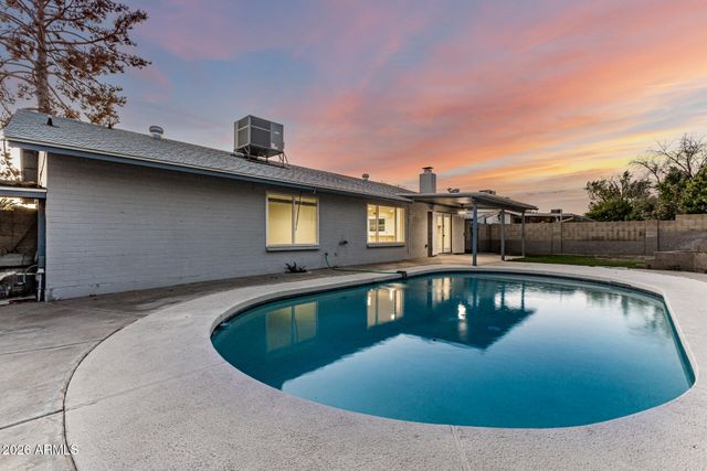 8521 N 53RD Drive, Glendale, AZ 85302