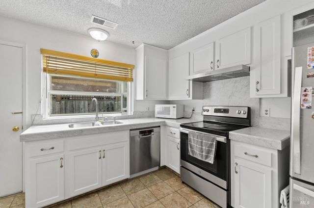 19295 Junipero Serra Dr, Sonoma, CA 95476