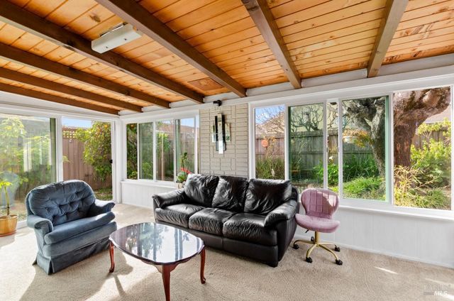 19295 Junipero Serra Dr, Sonoma, CA 95476