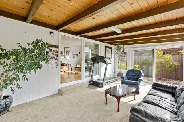 19295 Junipero Serra Dr, Sonoma, CA 95476