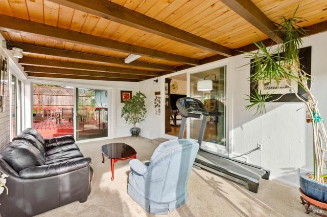 19295 Junipero Serra Dr, Sonoma, CA 95476