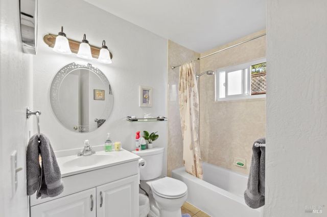 19295 Junipero Serra Dr, Sonoma, CA 95476