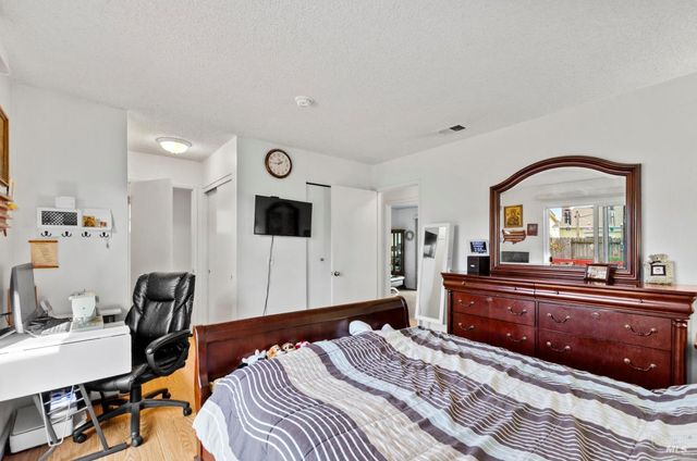 19295 Junipero Serra Dr, Sonoma, CA 95476