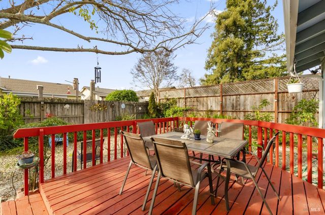 19295 Junipero Serra Dr, Sonoma, CA 95476