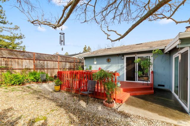 19295 Junipero Serra Dr, Sonoma, CA 95476
