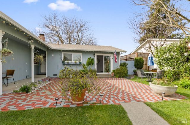 19295 Junipero Serra Dr, Sonoma, CA 95476