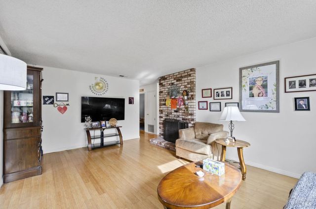 19295 Junipero Serra Dr, Sonoma, CA 95476