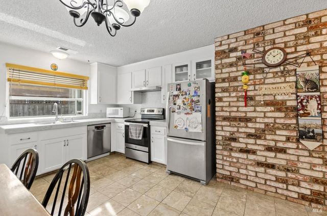 19295 Junipero Serra Dr, Sonoma, CA 95476