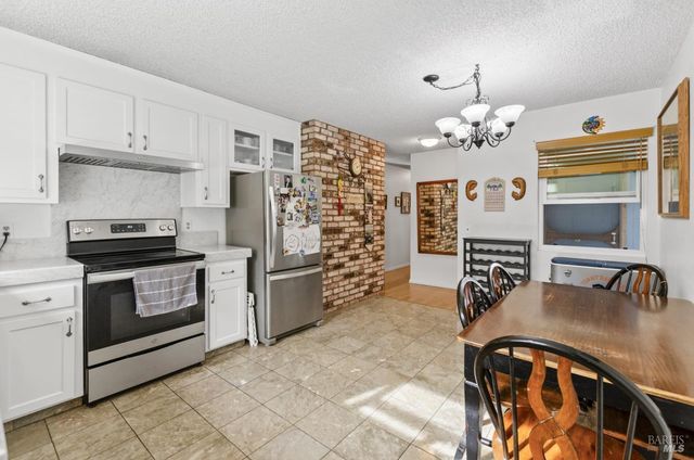 19295 Junipero Serra Dr, Sonoma, CA 95476