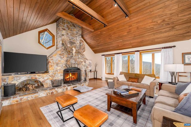 327 CRAWFORDS EDGE, Roseland, VA 22967
