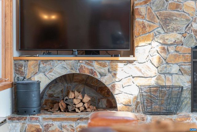 327 CRAWFORDS EDGE, Roseland, VA 22967