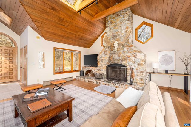 327 CRAWFORDS EDGE, Roseland, VA 22967
