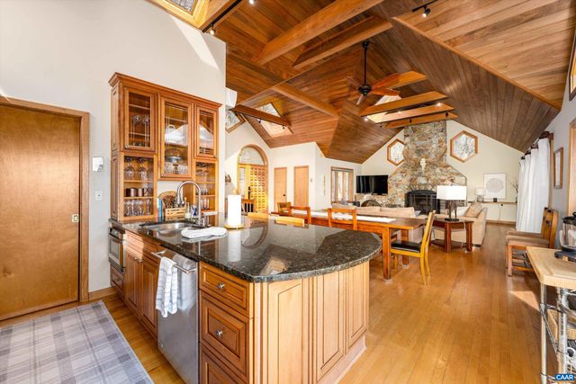 327 CRAWFORDS EDGE, Roseland, VA 22967