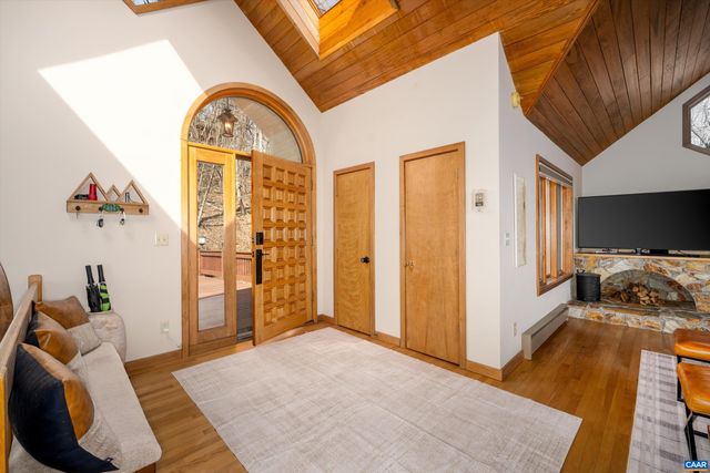327 CRAWFORDS EDGE, Roseland, VA 22967